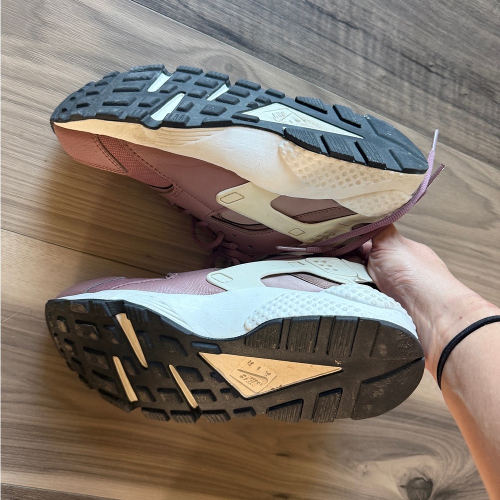 Nike Women's Air Huarache Run Running Shoes Sneakers Size 7.5 sporty - Picture 6 of 10